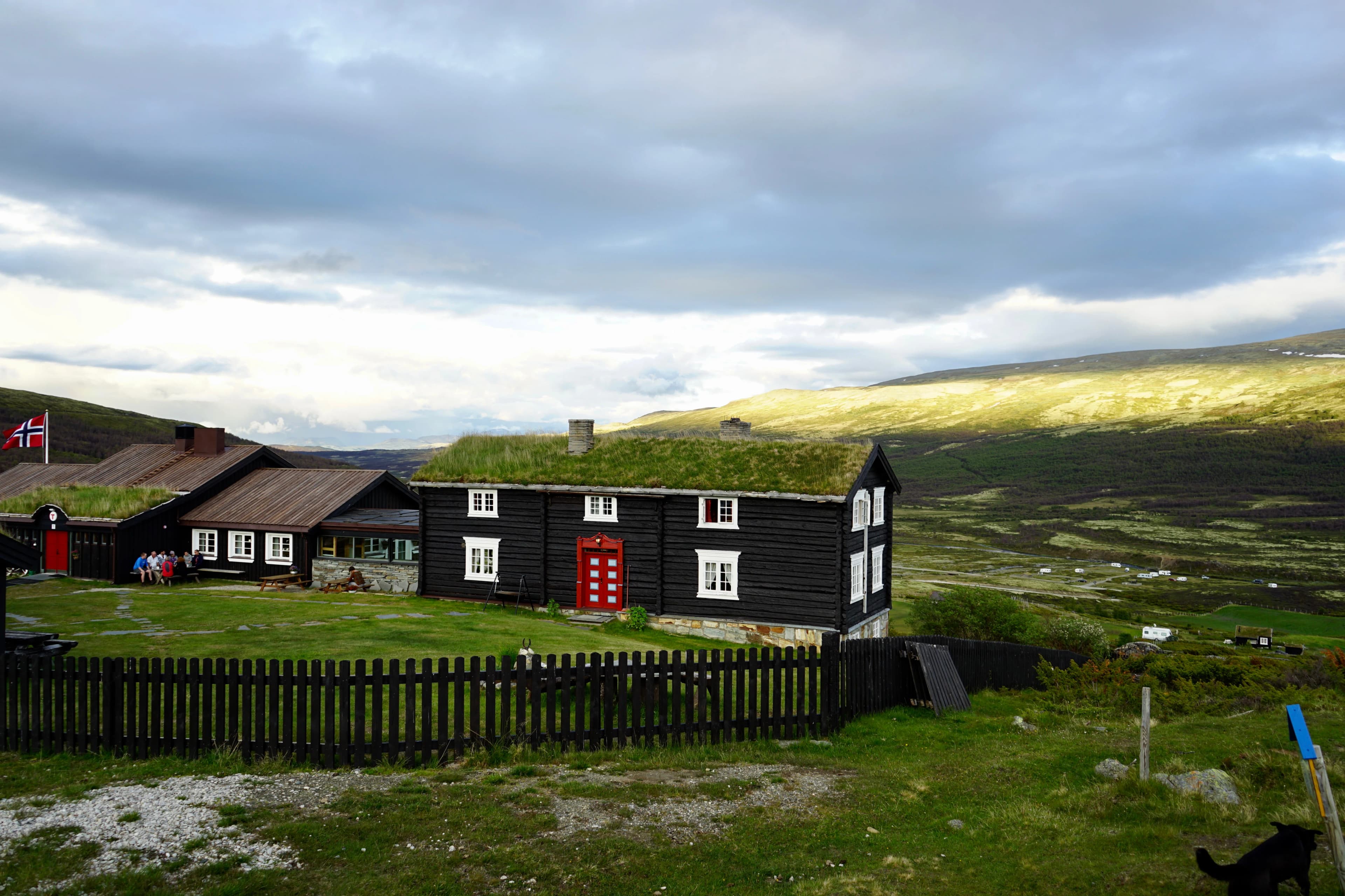 Setting up big-tech independent data storage in less than an hour